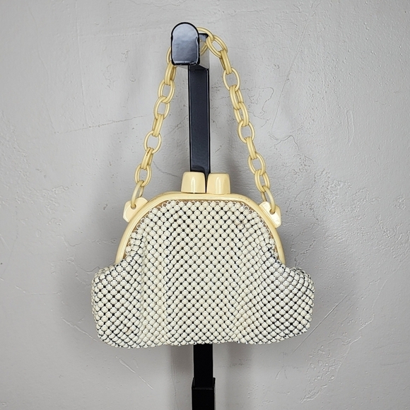 Vintage 40's Alumesh Whiting & Davis Co. Mesh Purse w/Bakelite Frame and Closure - Picture 9 of 11